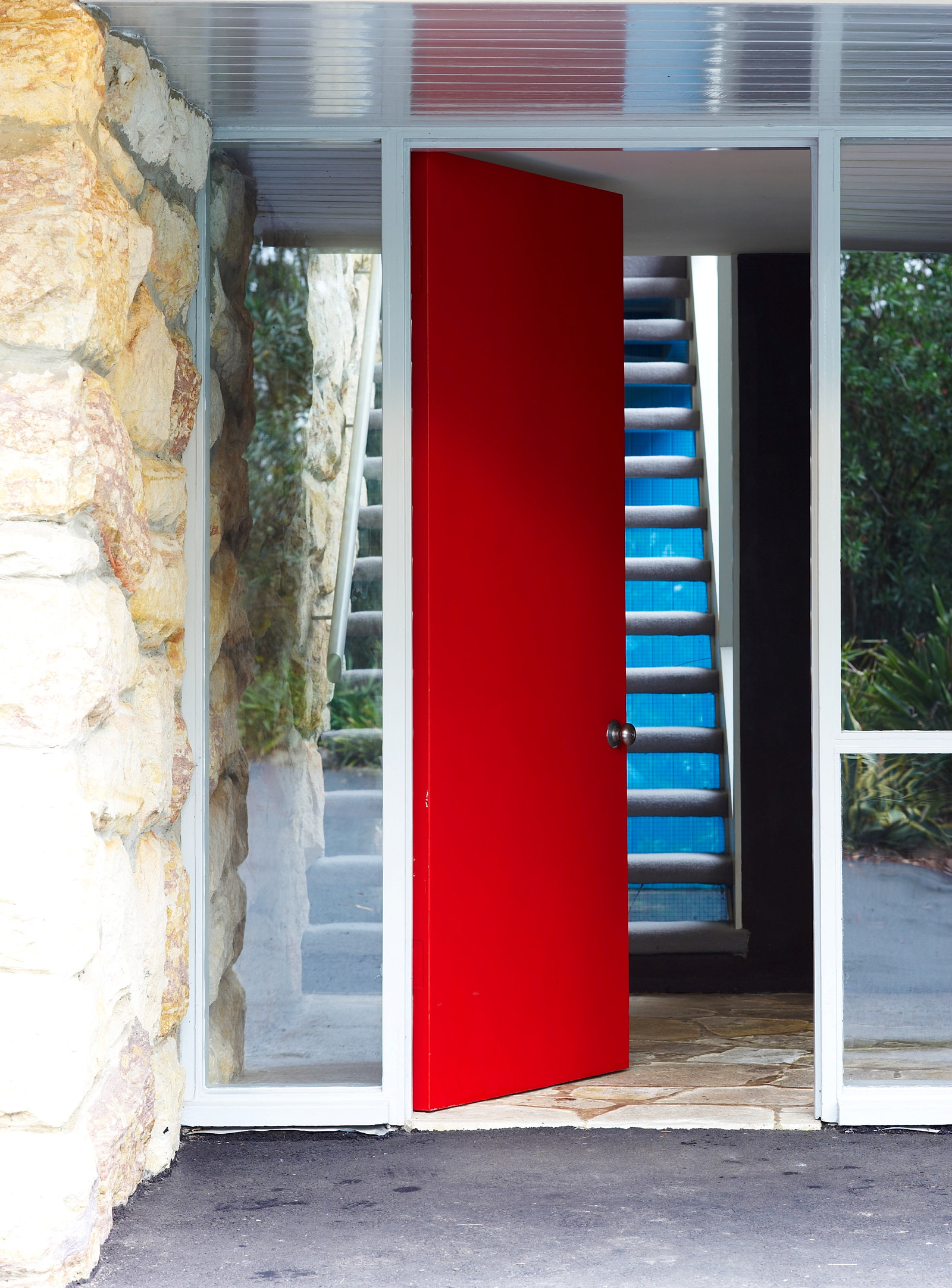Red entry door, Rose Seidler House 