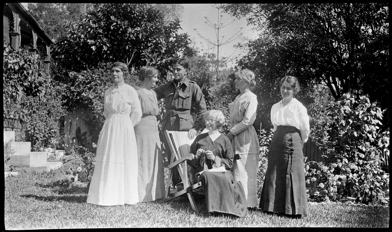 The Thorburn sisters and their niece Elgin Macgregor with Robert Barnet, photograph taken by Robert Barnet, March 1916