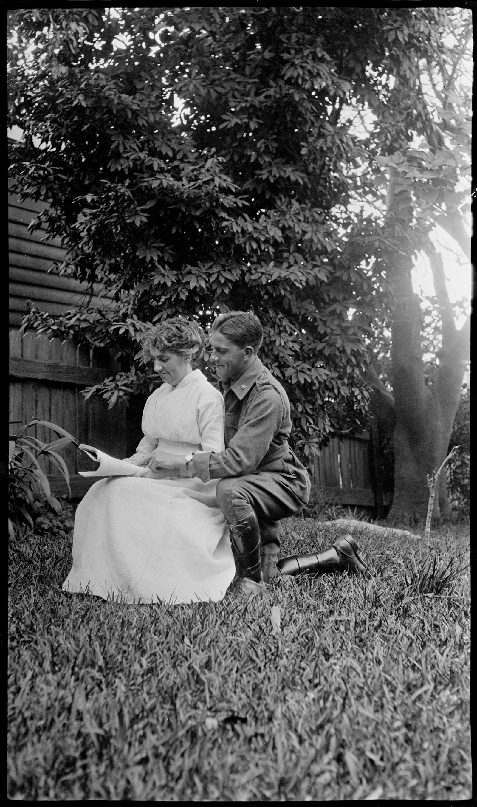 Robert Barnet with his mother Jessie, photograph taken by Robert Barnet, March 1916