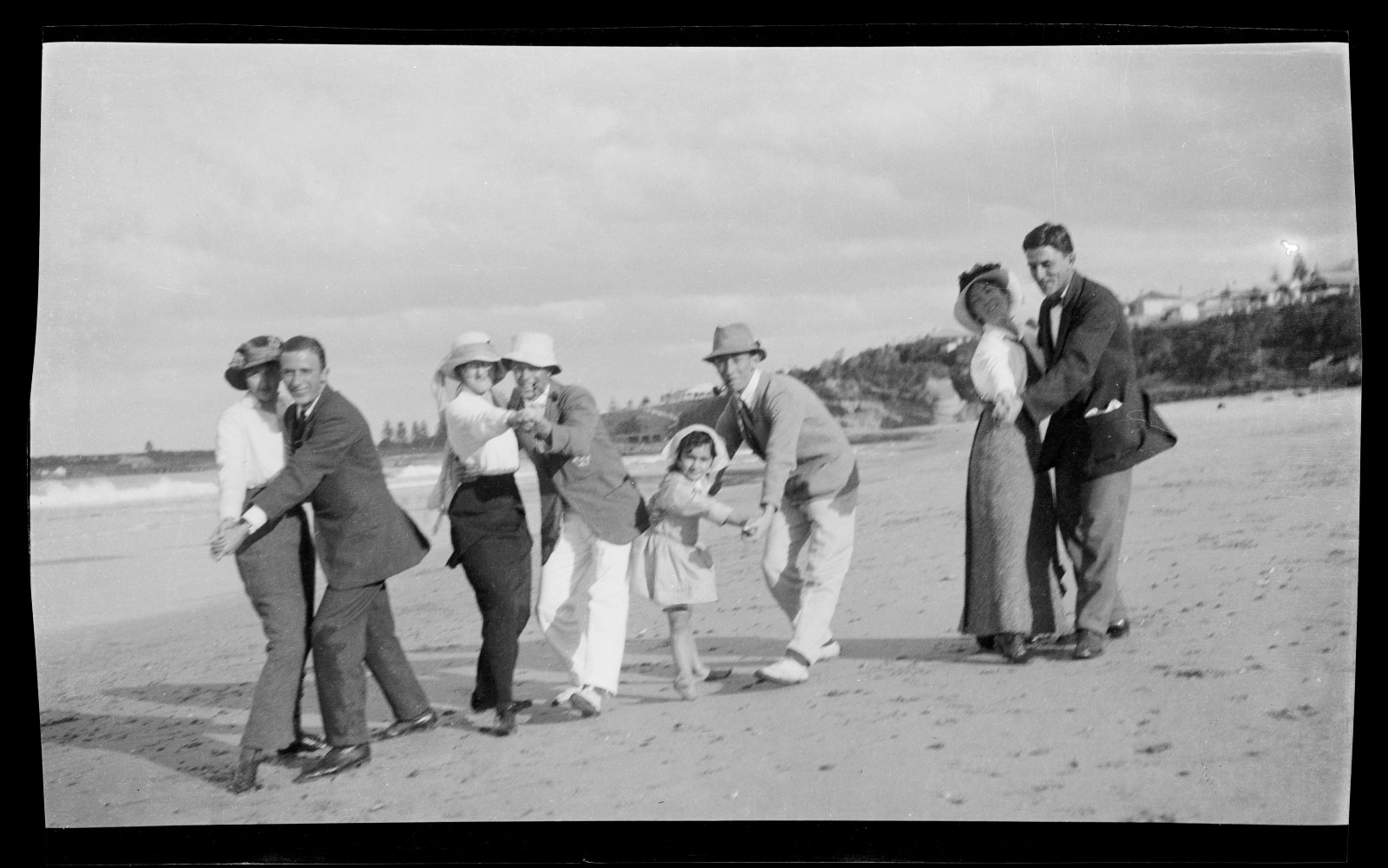  Picnic party dancing on the beach at Wollongong, Christmas 1915 / Robert Barnet