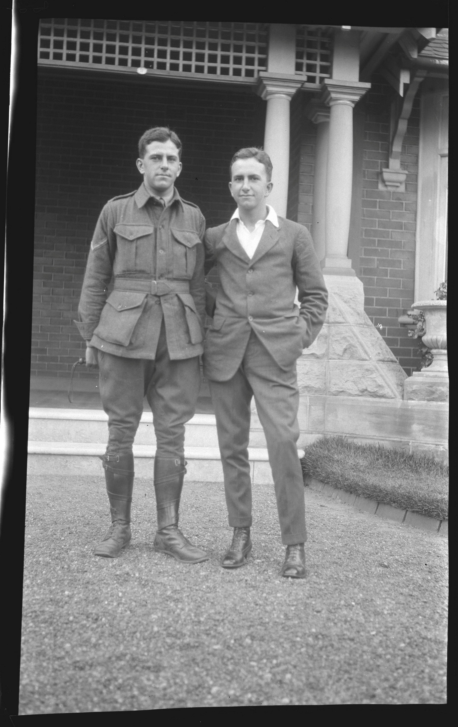Robert Barnet with his brother Donald Barnet, Sydney, March 1916