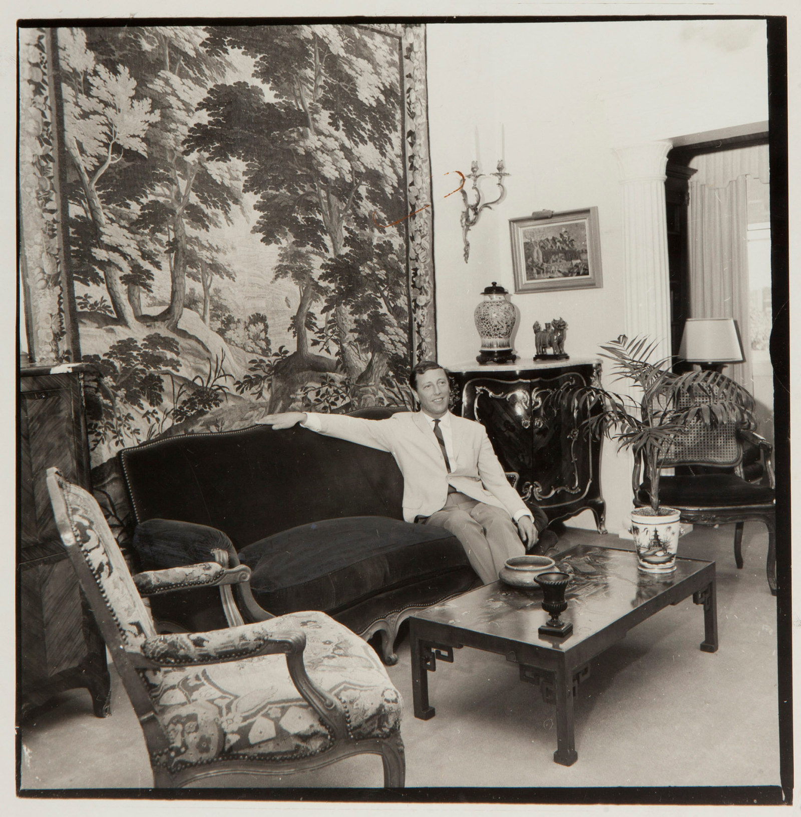 Leslie Walford in the sitting room of his Darling Point apartment