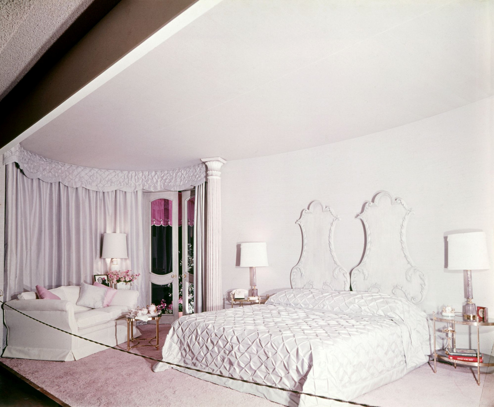 Decor Associates: 'A bedroom for Mrs Marcel Dekyvere' [Rooms on View, 1967]
