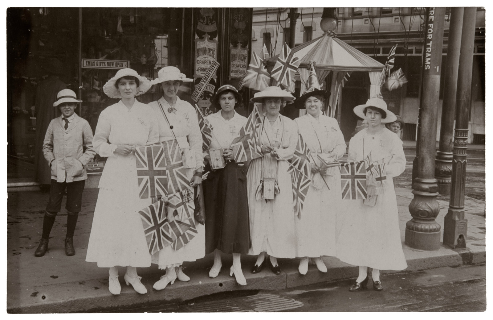 Women collectors outside the Bon Marche department store in George Street, Sydney during World War 1, fundraising for the British Red Cross 'Our Day' appeal, 30 November 1917 / W. Payne Fulton, Oakleigh Studio
