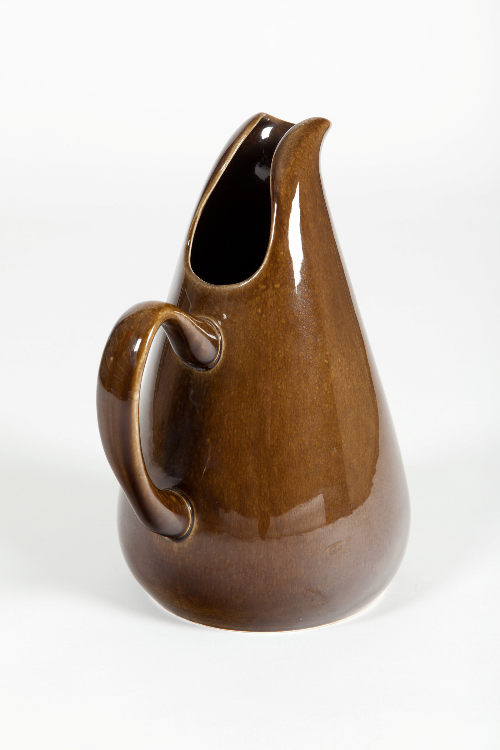 Jug, part of 103 piece dinner service, designed by Russel Wright in 1937, manufactured by Steubenville Pottery Company, United States of America, 1946, glazed ceramic