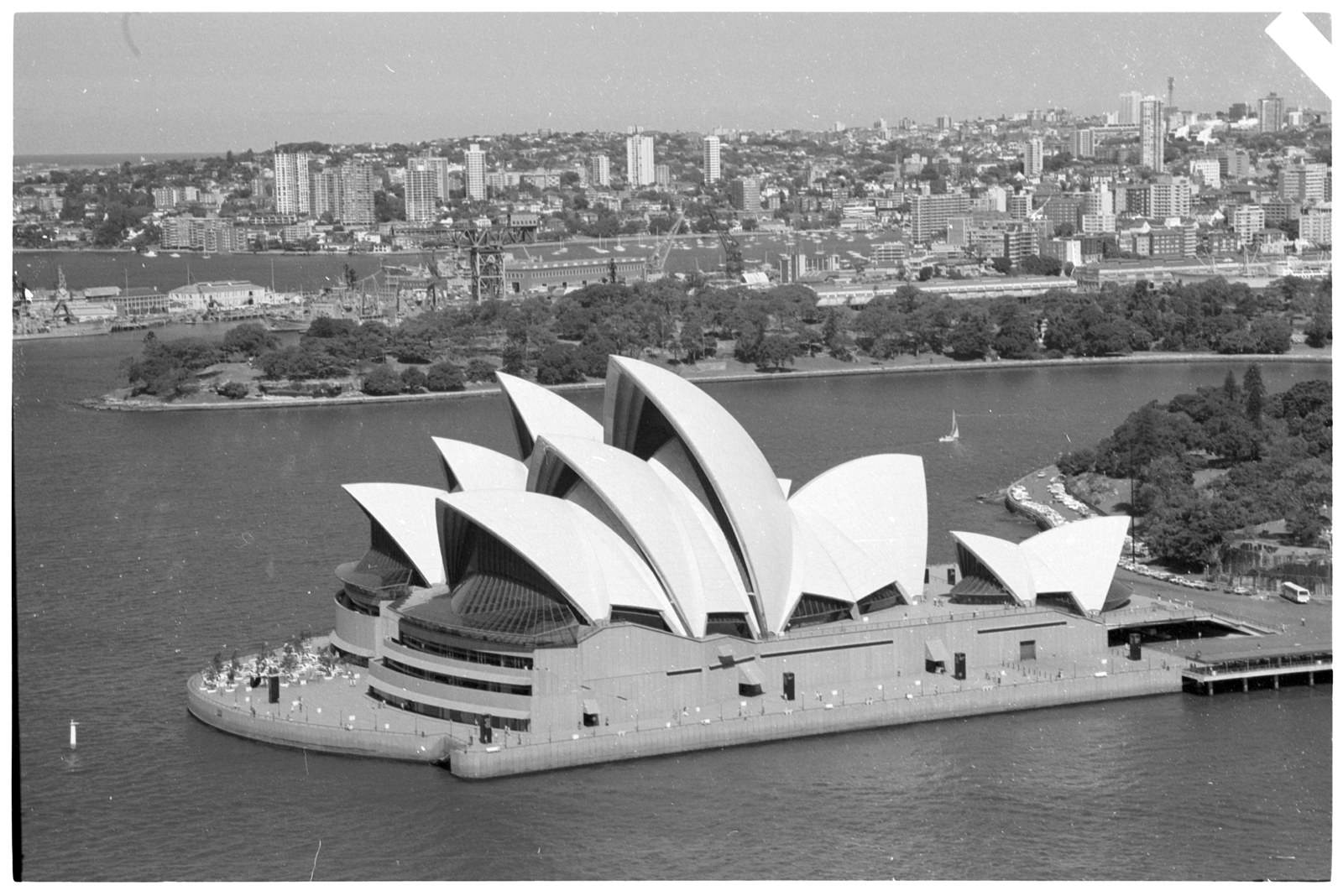 Government Printing Office 4 - 21846 - City view [City Views; Sydney Opera House (N.S.W.); harbours; theatres & cinemas]