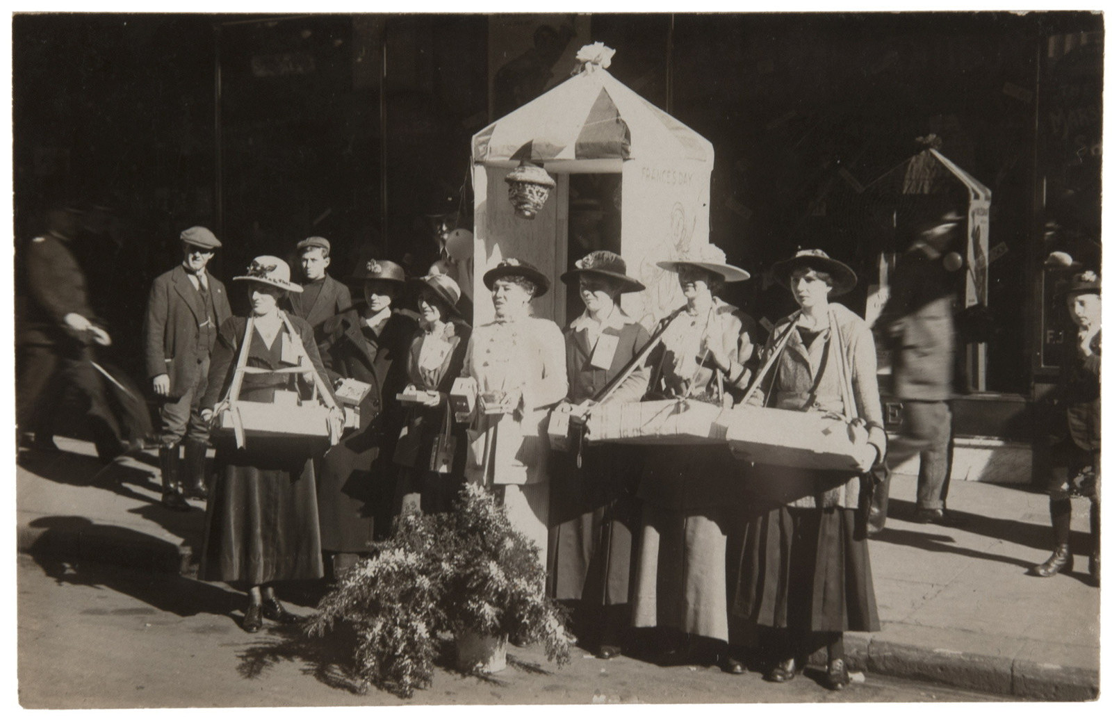 Women collectors on a city street in Sydney during World War 1, fundraising for France's Day, 14 July 1917