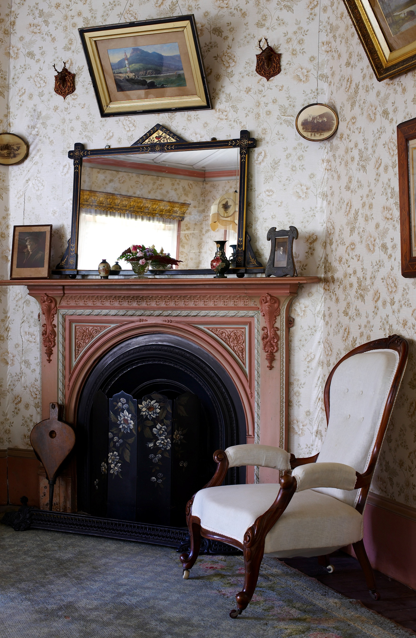 Fireplace in the drawing room, Meroogal