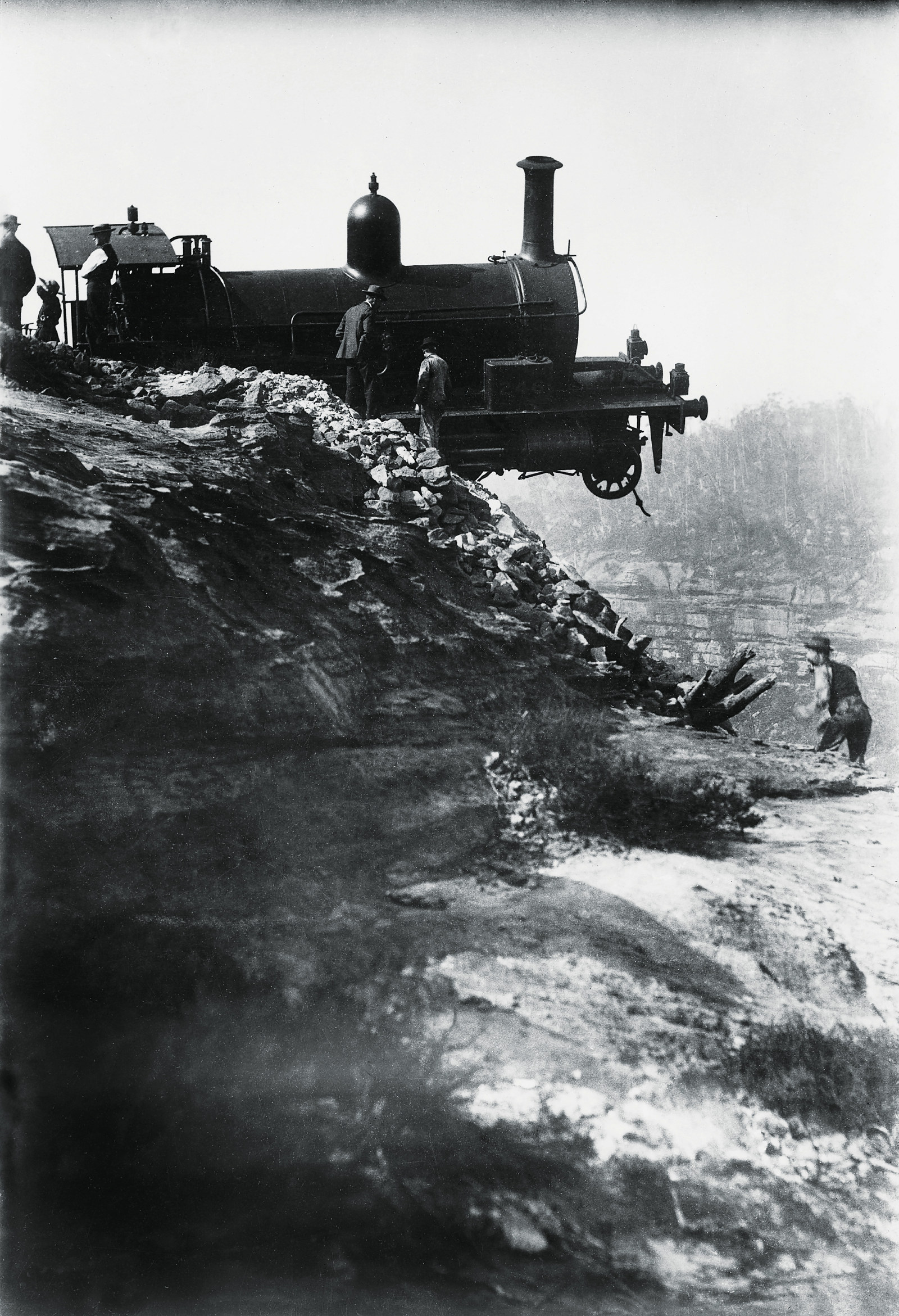 a derailed goods train to the Zig Zag railway line near Lithgow, on the Central Tablelands of NSW. 1901.