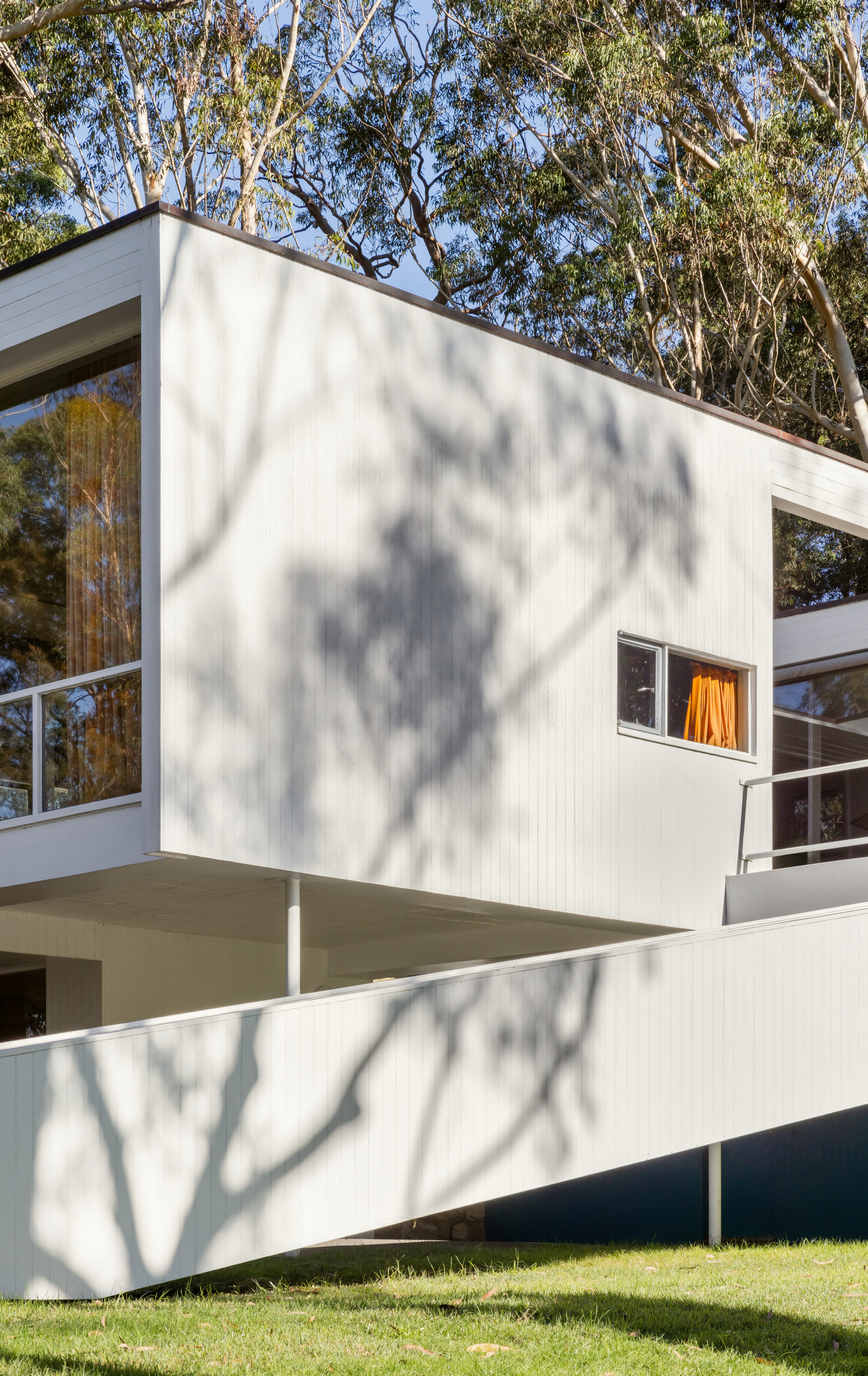 Exterior view of Rose Seidler House, showing side access ramp